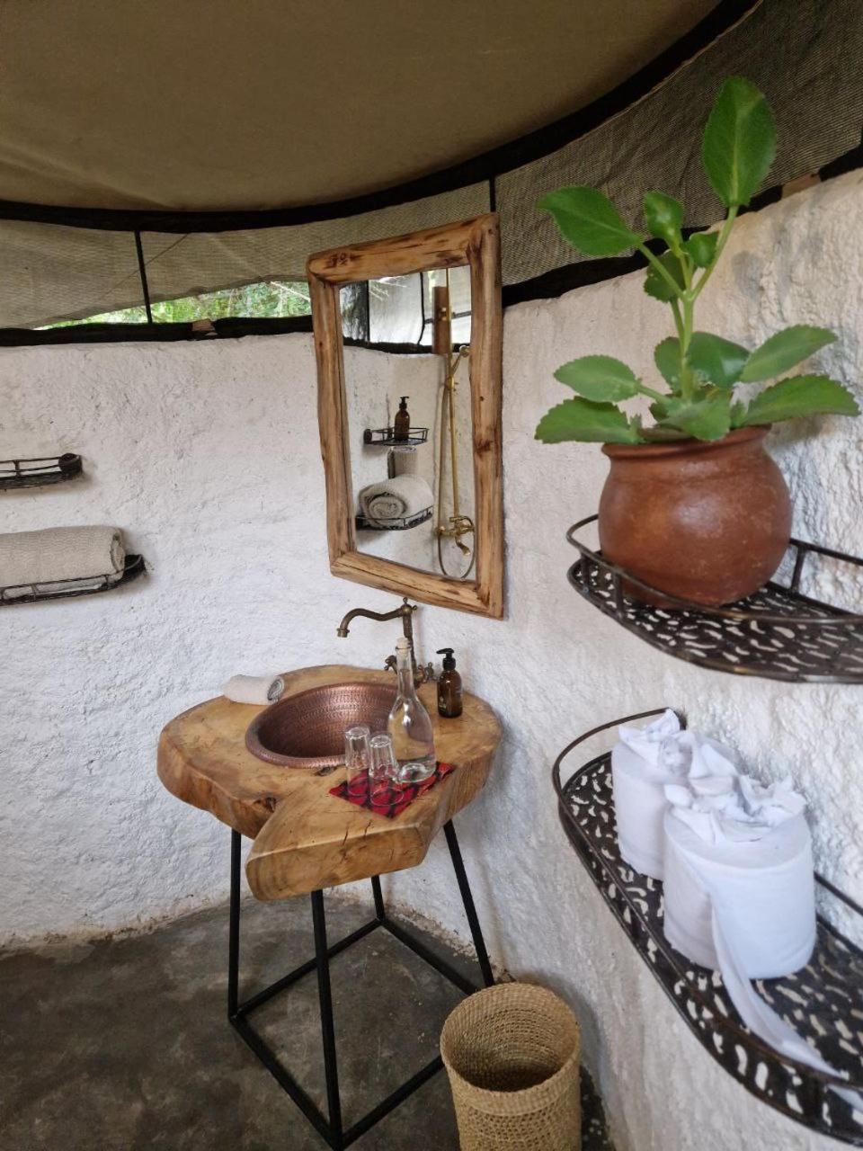 Dolly Farm & River Camp, Luxury Tents Usa River Экстерьер фото