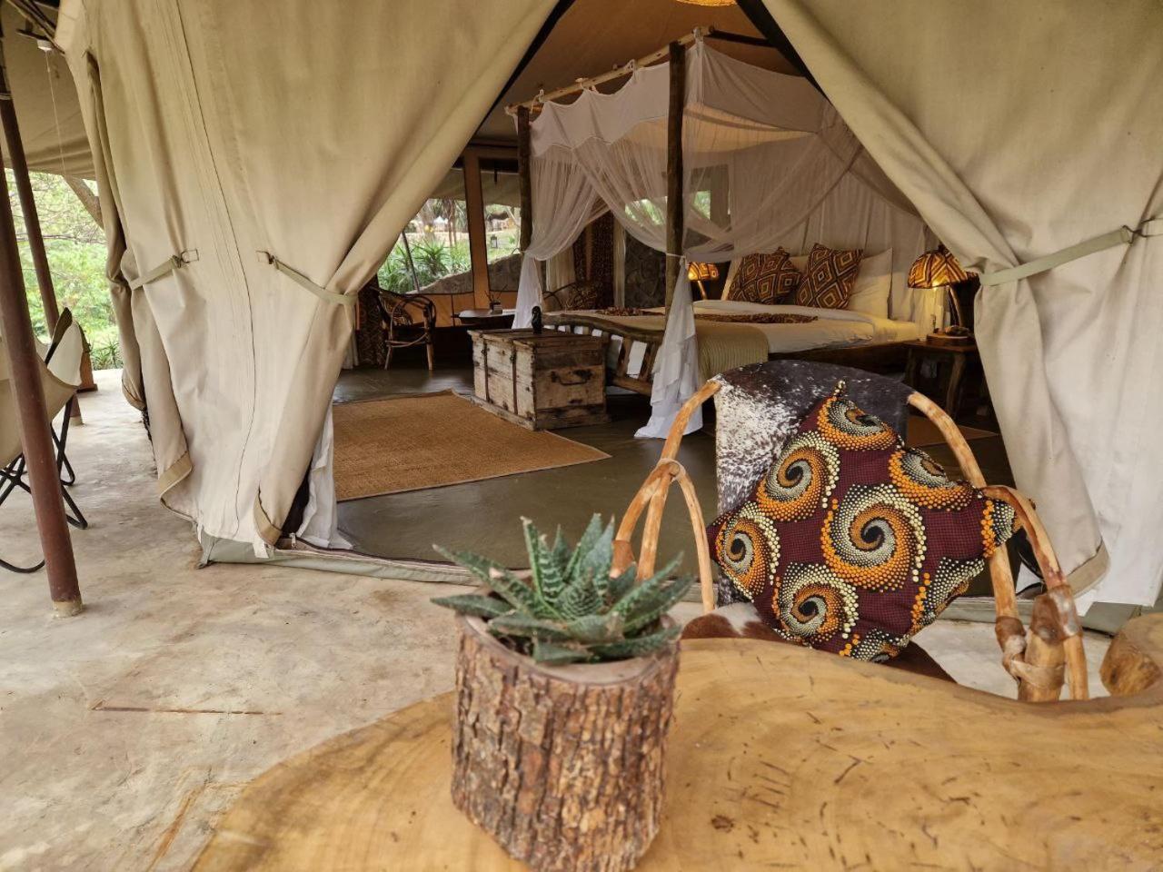 Dolly Farm & River Camp, Luxury Tents Usa River Экстерьер фото