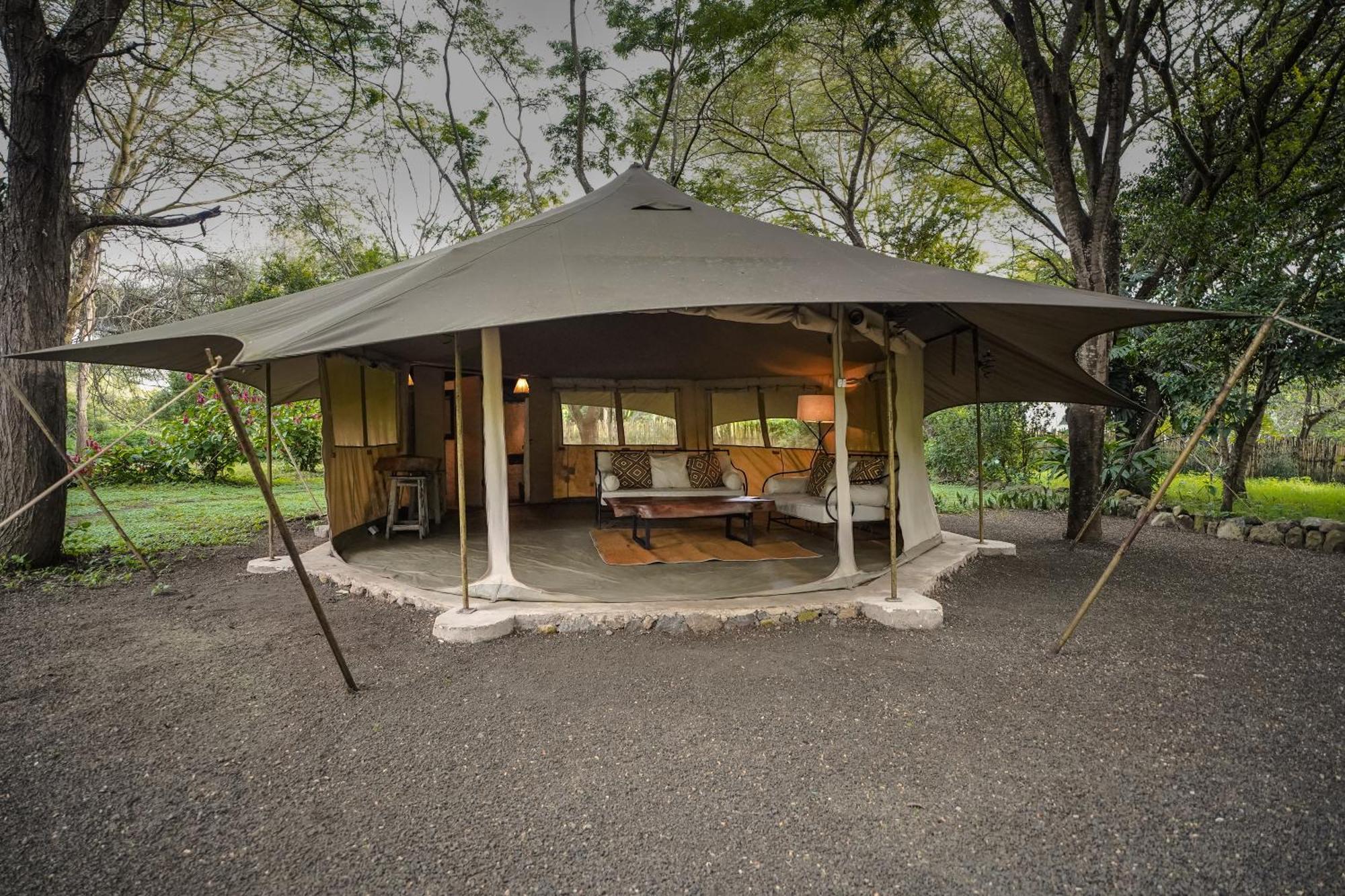 Dolly Farm & River Camp, Luxury Tents Usa River Экстерьер фото